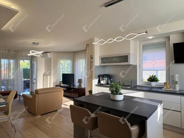 Eladó ház Abda 250 nm