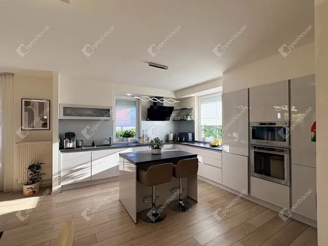 Eladó ház Abda 250 nm