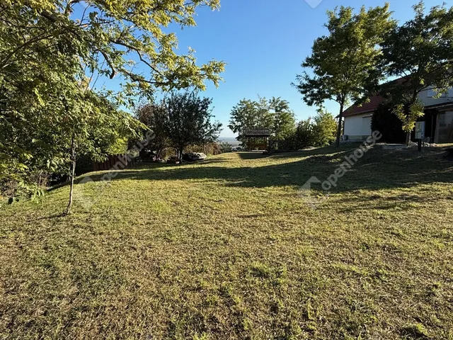 Eladó telek Győrújbarát 3756 nm