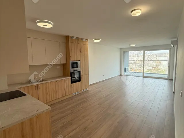 Kiadó lakás Győr, Nádorváros 118 nm