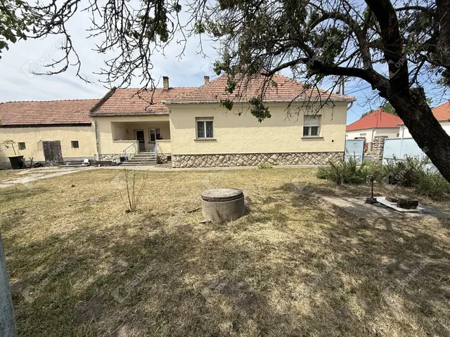 Eladó ház Győrújbarát 120 nm