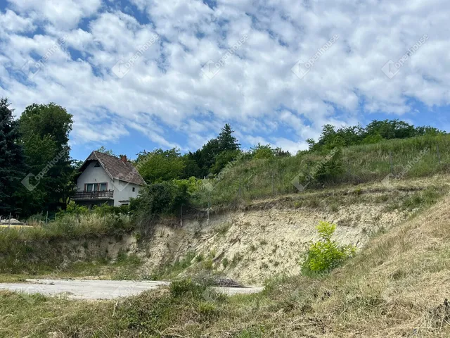 Eladó telek Győrújbarát 858 nm