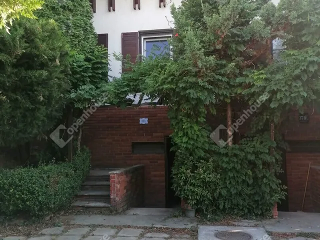 Eladó telek Győrújbarát 1553 nm