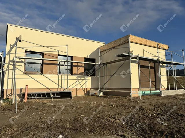 Eladó ház Bábolna 140 nm