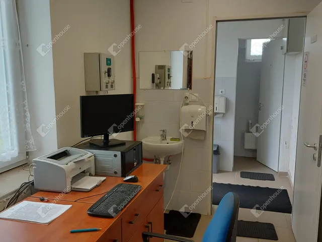 Eladó kereskedelmi és ipari ingatlan Orosháza 80 nm