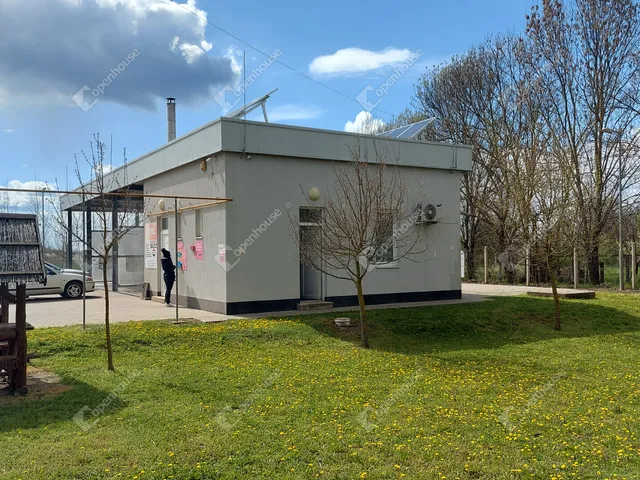 Eladó kereskedelmi és ipari ingatlan Orosháza 80 nm