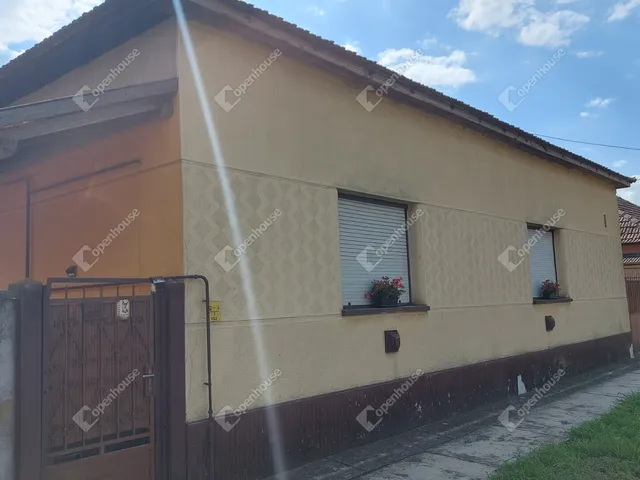 Eladó ház Almáskamarás 130 nm