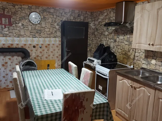 Eladó ház Almáskamarás 130 nm