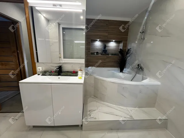 Eladó lakás Debrecen, Vénkert 69 nm