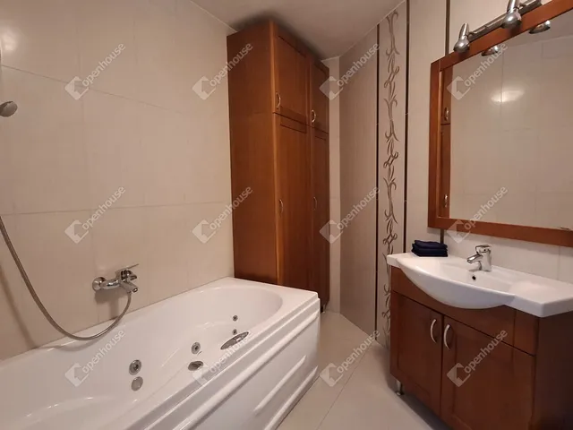 Eladó ház Debrecen, Veres Péter-kert 360 nm