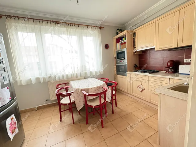 Eladó lakás Debrecen, Péterfia 84 nm