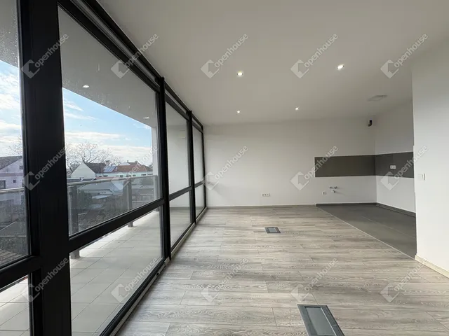 Eladó kereskedelmi és ipari ingatlan Debrecen, Nagyerdőalja 596 nm