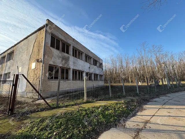 Eladó kereskedelmi és ipari ingatlan Ebes 596 nm