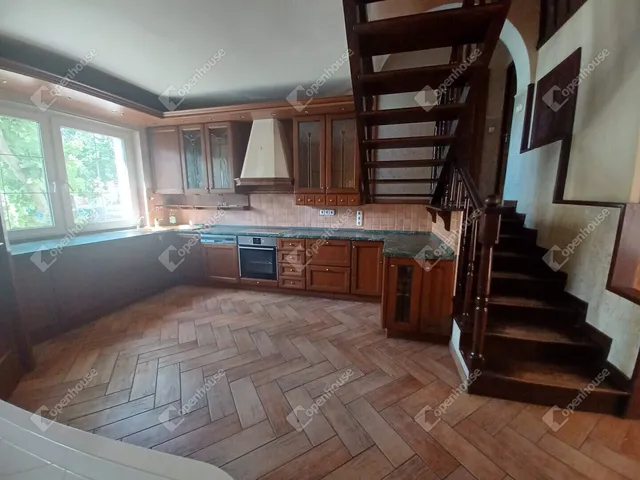 Eladó ház Debrecen, Vénkert 225 nm