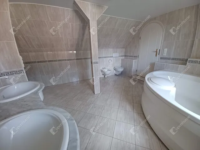 Eladó ház Debrecen, Vénkert 225 nm