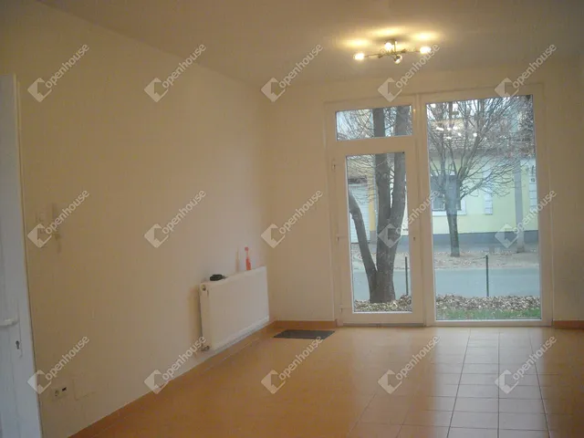Kiadó kereskedelmi és ipari ingatlan Debrecen, Belváros 41 nm