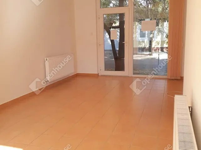 Kiadó kereskedelmi és ipari ingatlan Debrecen, Belváros 41 nm