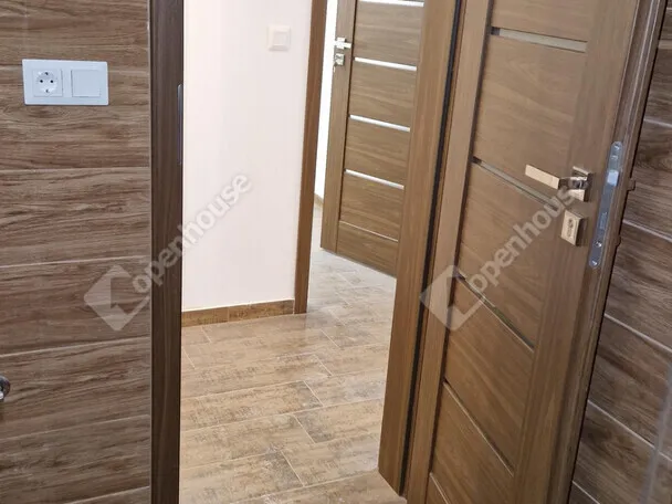 Kiadó kereskedelmi és ipari ingatlan Debrecen 46 nm