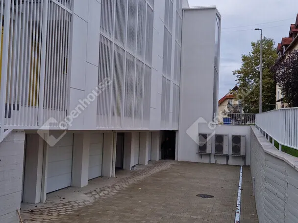 Kiadó kereskedelmi és ipari ingatlan Debrecen, Tócóskert 46 nm
