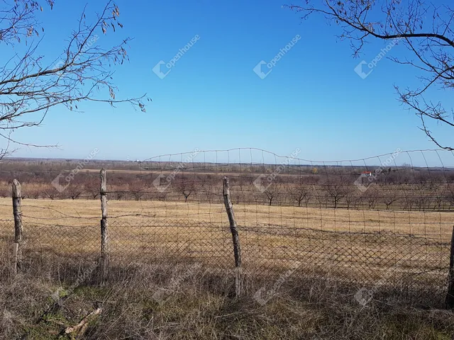 Eladó telek Győr, Győrszentiván 2400 nm