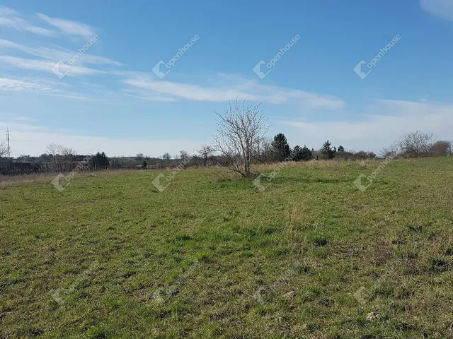 Eladó telek Győr, Ménfőcsanak 4612 nm