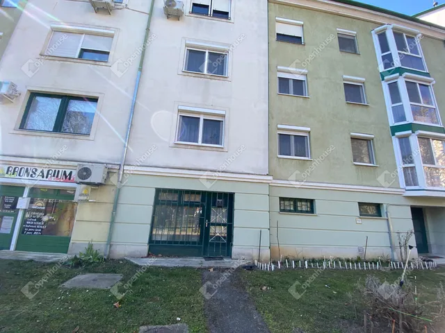 Eladó kereskedelmi és ipari ingatlan Győr, Marcalváros II. 24 nm