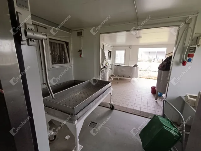 Eladó kereskedelmi és ipari ingatlan Rábcakapi 190 nm