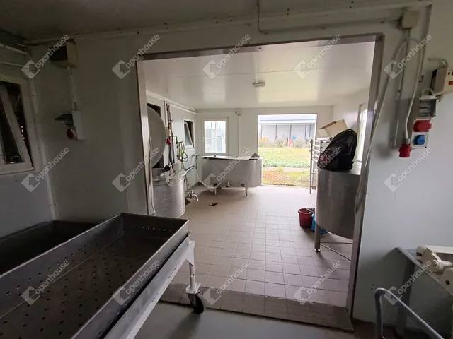 Eladó kereskedelmi és ipari ingatlan Rábcakapi 190 nm