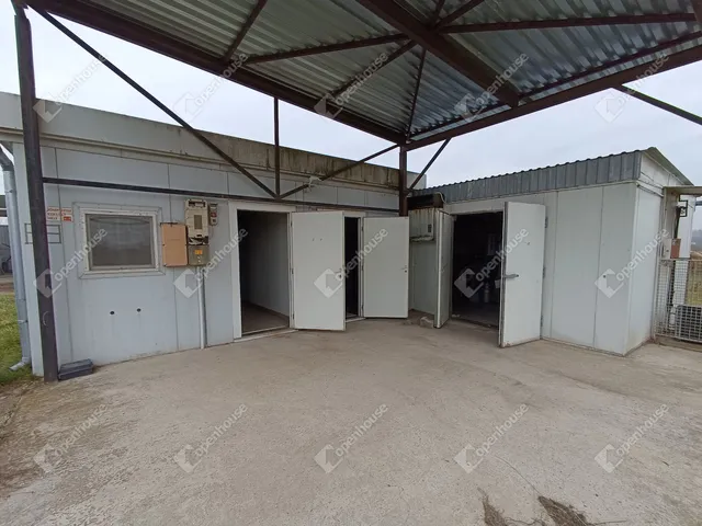 Eladó kereskedelmi és ipari ingatlan Rábcakapi 190 nm
