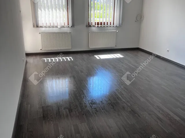 Kiadó kereskedelmi és ipari ingatlan Győr, Szabadhegy 72 nm