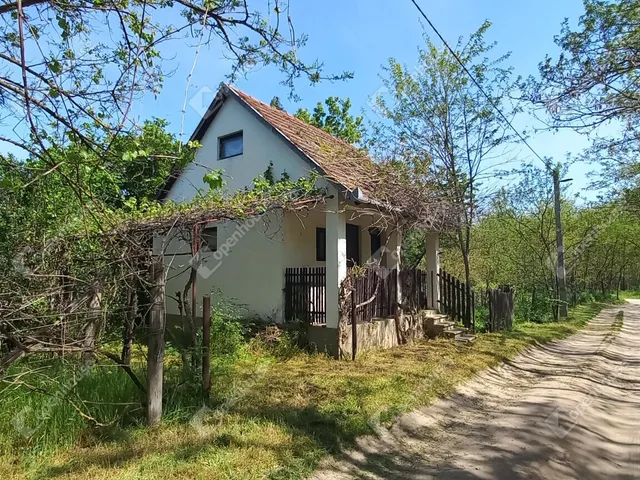 Eladó telek Tét 1857 nm