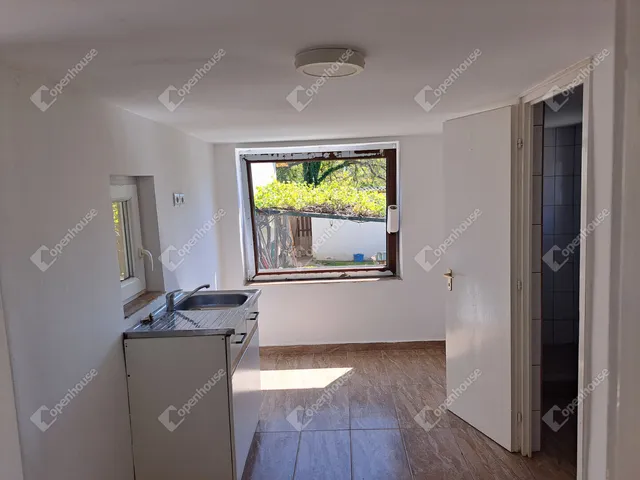 Eladó telek Vámosszabadi 660 nm