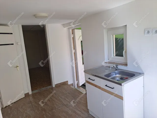 Eladó telek Vámosszabadi 660 nm