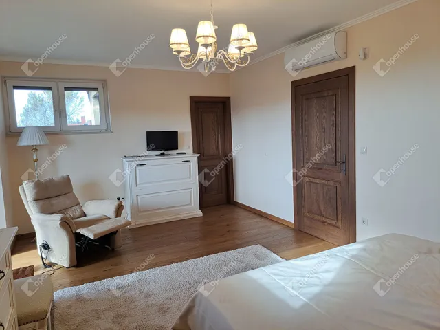 Eladó ház Győr, Újváros 225 nm