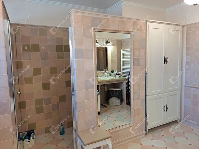 Eladó ház Győr, Újváros 225 nm