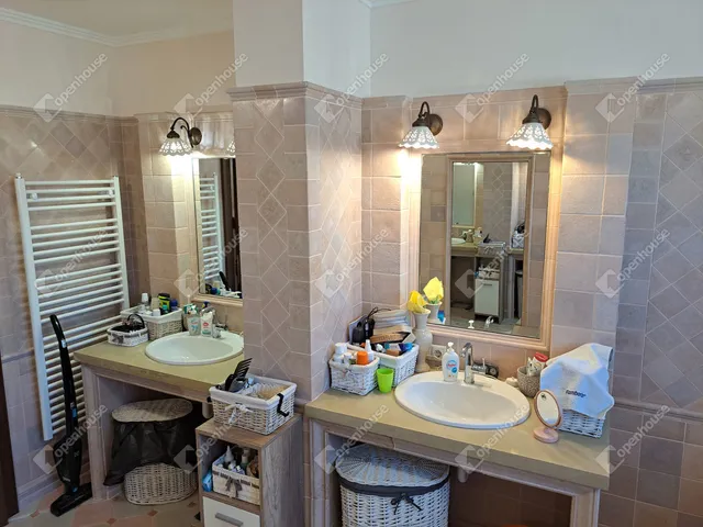 Eladó ház Győr, Újváros 225 nm