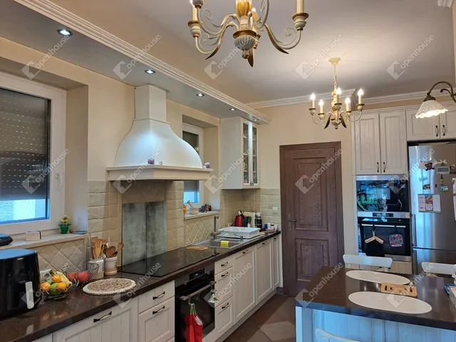 Eladó ház Győr, Újváros 225 nm