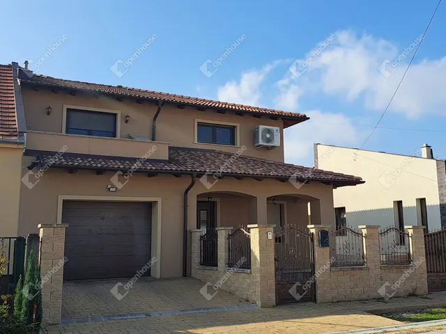 Eladó ház Győr, Újváros 225 nm