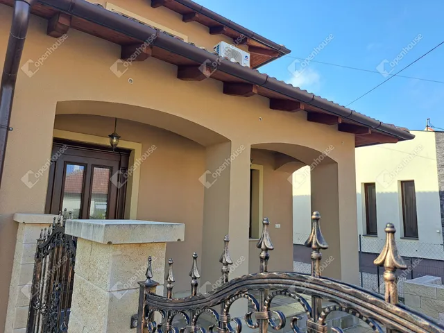 Eladó ház Győr, Újváros 225 nm