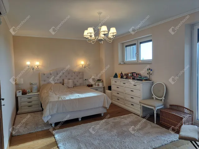 Eladó ház Győr, Újváros 225 nm