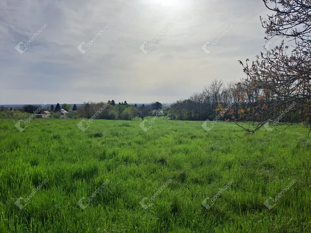 Eladó telek Győrújbarát 2010 nm