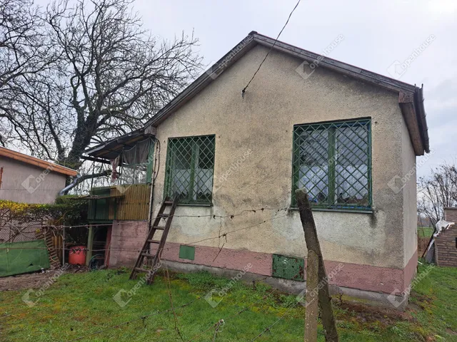 Eladó telek Vámosszabadi 719 nm