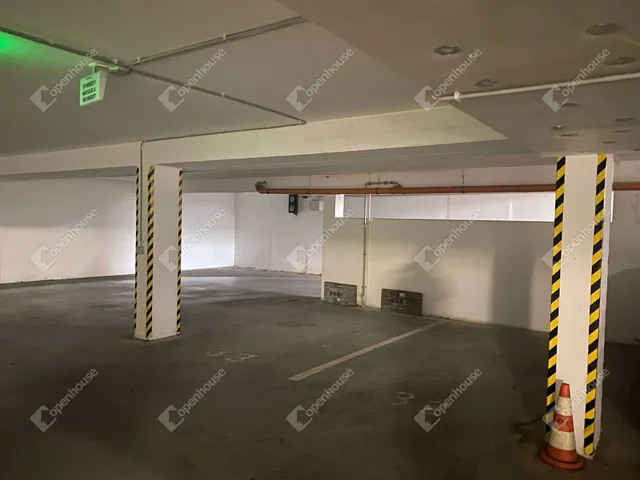 Kiadó garázs Győr, Belváros 18 nm