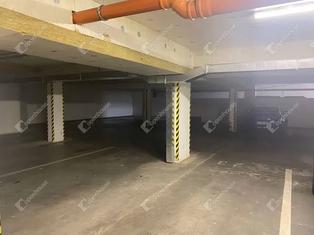 Kiadó garázs Győr, Belváros 18 nm