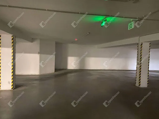 Kiadó garázs Győr, Belváros 18 nm