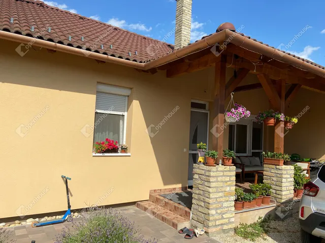 Eladó ház Nyúl 85 nm
