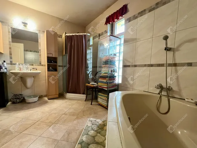 Eladó ház Abda 173 nm