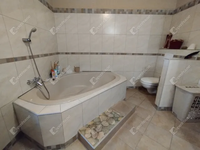 Eladó ház Abda 173 nm