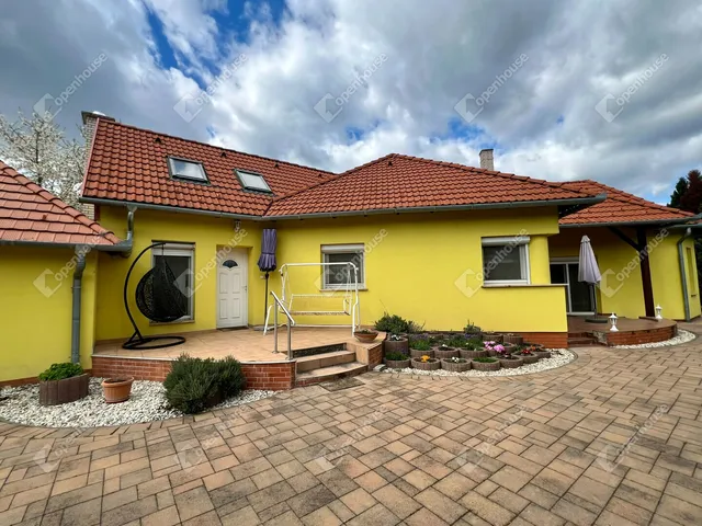 Eladó ház Abda 173 nm