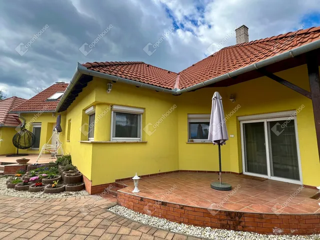 Eladó ház Abda 173 nm